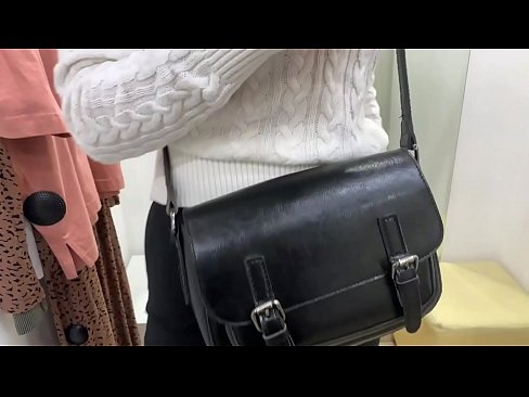 ❤️ 年轻婊子FeralBerry在试衣间用假阳具公开自慰 ️❌ Quality sex❤
